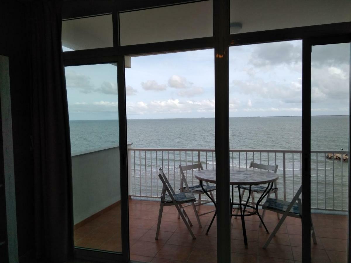 Apartamento En Primera Linea De Mar Sant Carlos de la Ràpita Eksteriør billede
